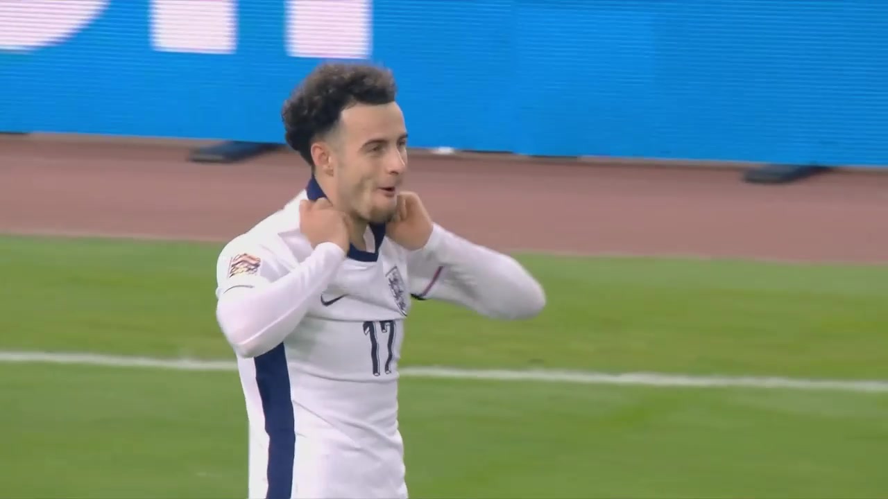 完美首秀！琼斯禁区内灵性脚后跟破门！英格兰3-0希腊锁定胜局！